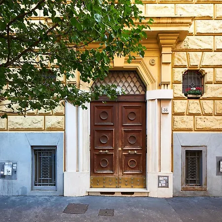 Spacious & Bright Near Vatican Irex